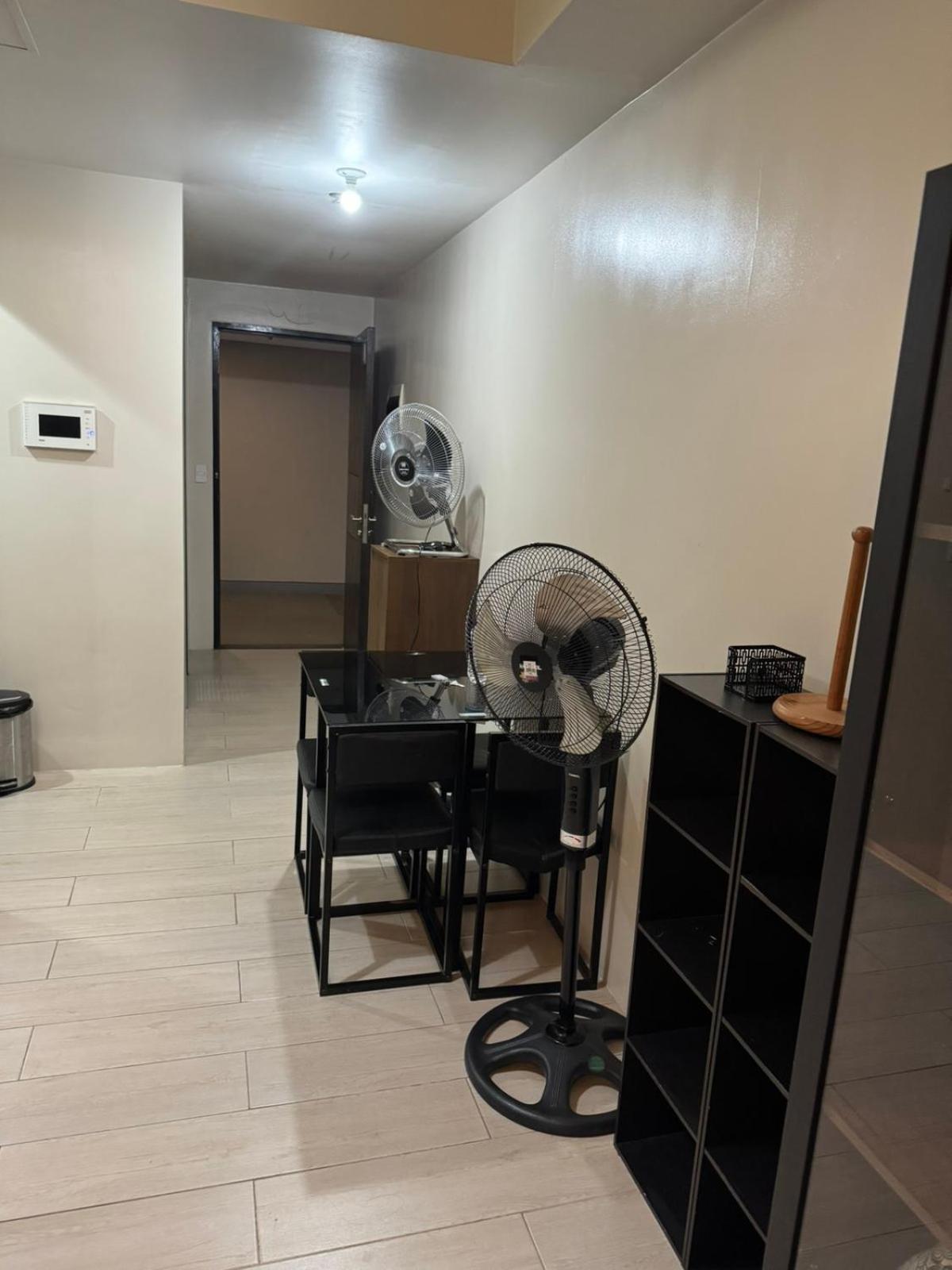 Henry'S Newport Condotel Pasay Exterior foto