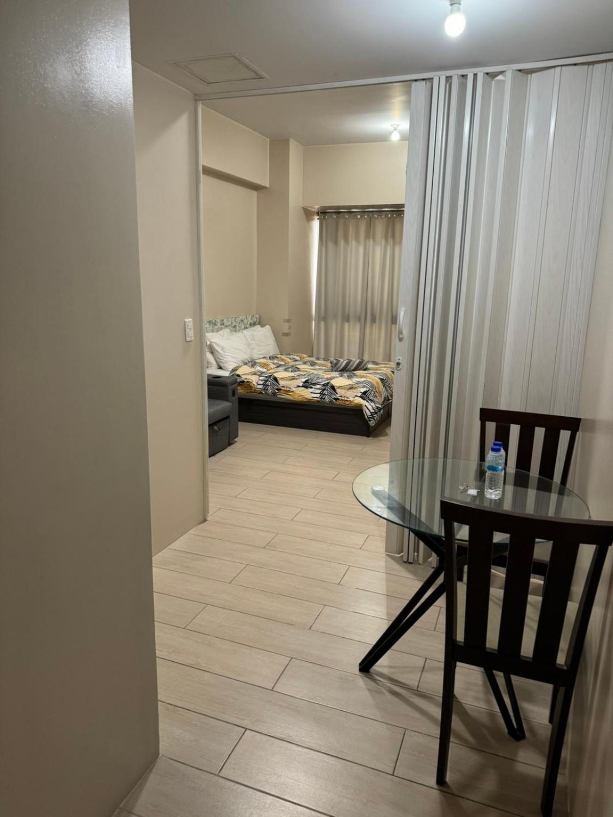 Henry'S Newport Condotel Pasay Exterior foto