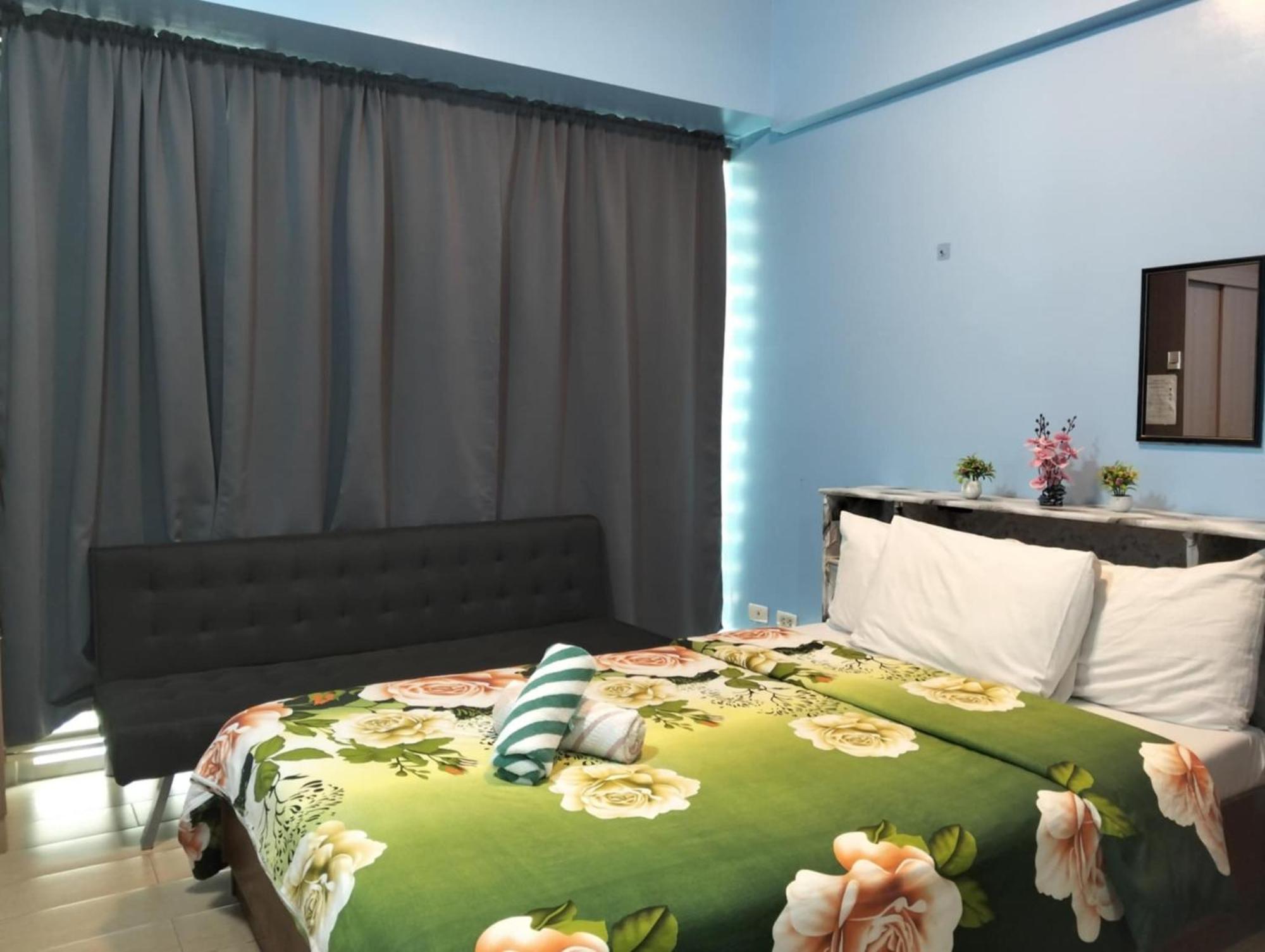 Henry'S Newport Condotel Pasay Exterior foto